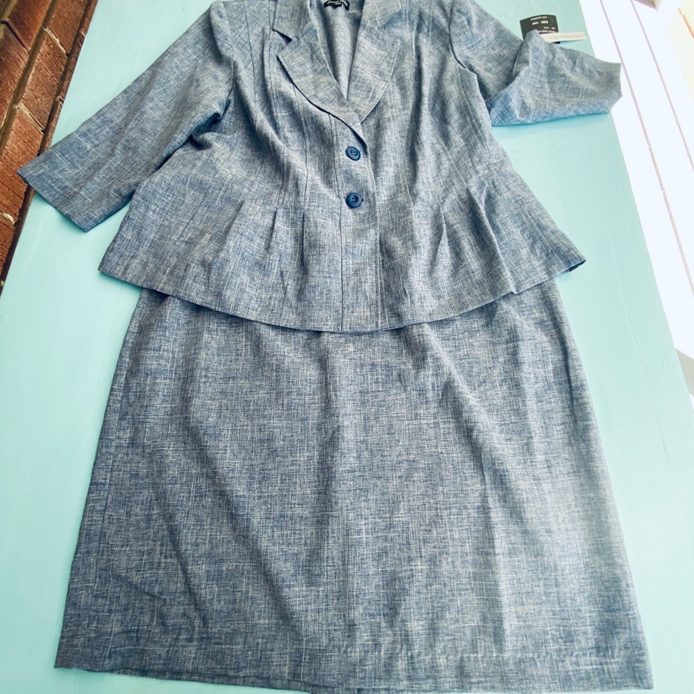 NWT Women’s Sz 16W Summer Suit Blue